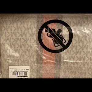 Signature Medium Travel Wristlet Pouch